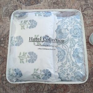 Hotel Collection 100% Cotton F/Q white Duvet & Shams blue accent pillows embroid